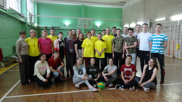 26 лютого відбулась зустріч батьків, вчителів та ліцеїстів на волейбольному майданчику